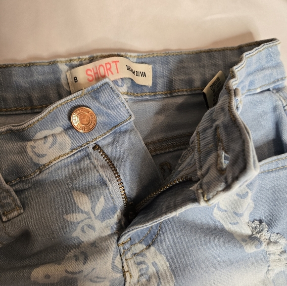 🌸 Floral Light Wash Distressed Denim Shorts - Girls Size 8 NWOT 🌸 - Picture 4 of 7
